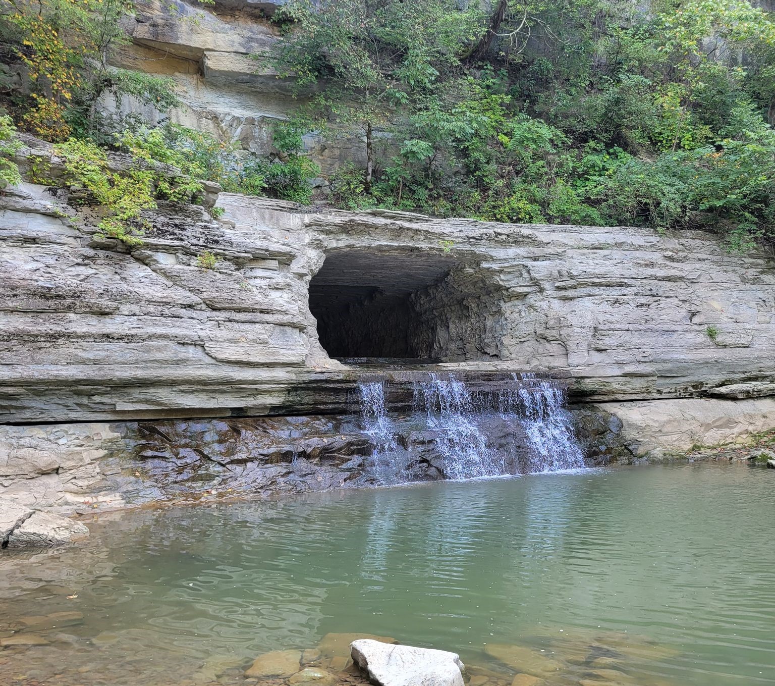 hiking waterfalls in nashville